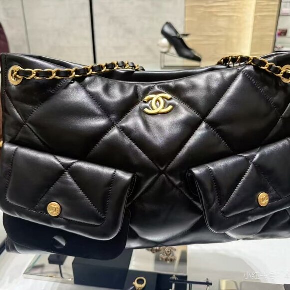 Classic CHANEL Bag: A Stylish and Versatile Choice for Elegance - Picture 6 of 6